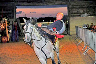 Voltige pendant la fantaisie equestre